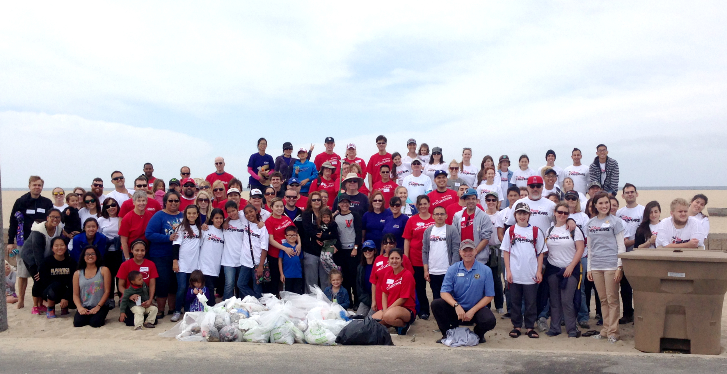 beach cleanup participants