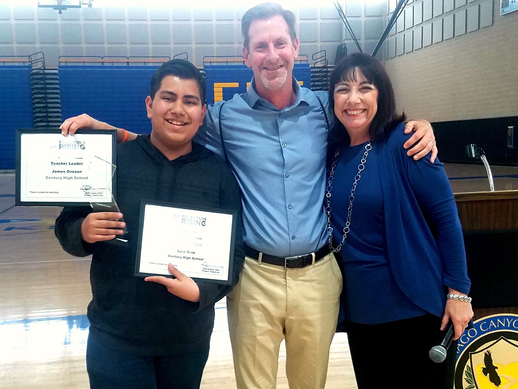 Project Tomorrow CEO Julie Evans presents Luis Diaz and Teacher Leader James Oveson with competition awards.