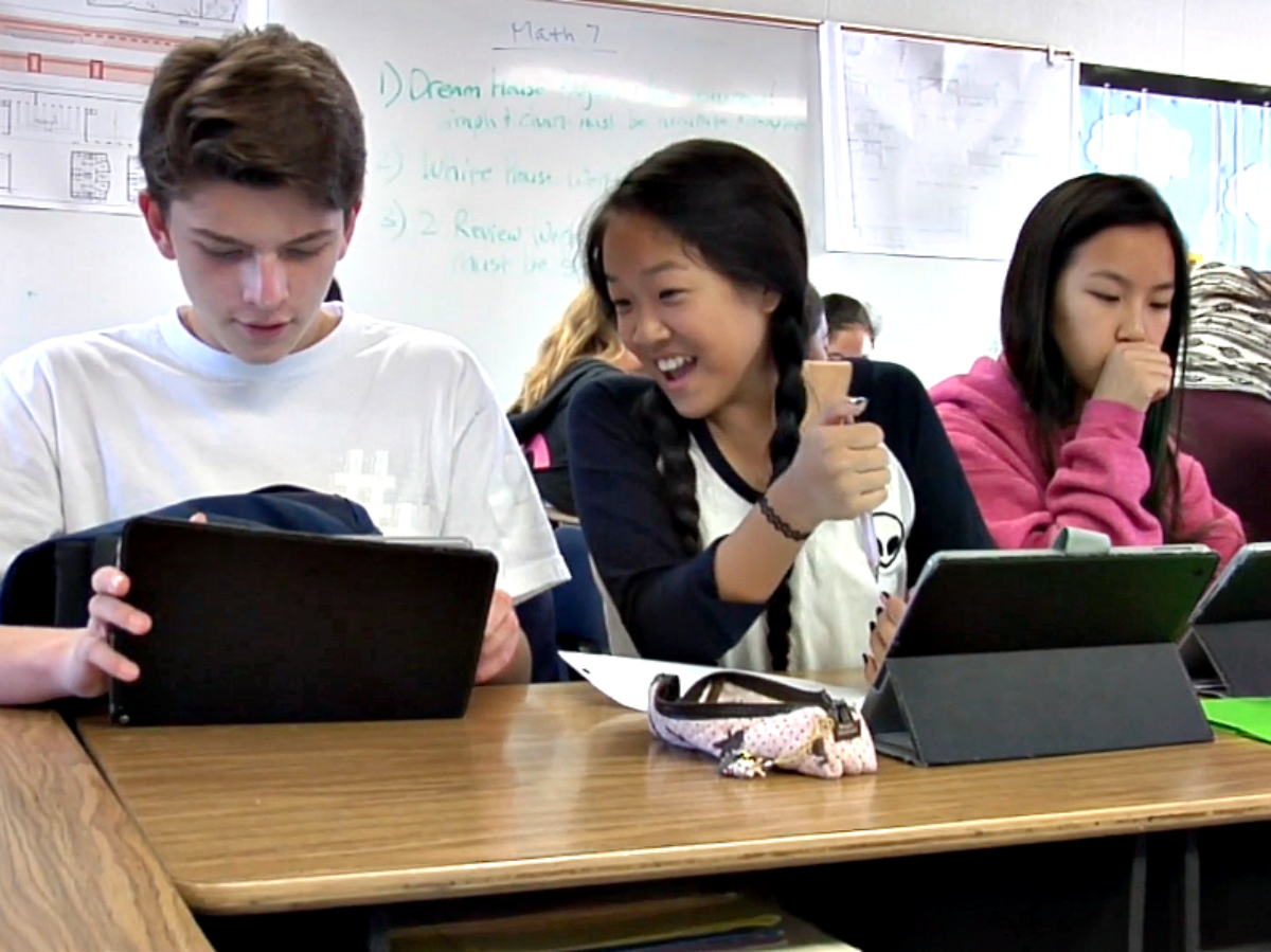Fullerton students using iPads
