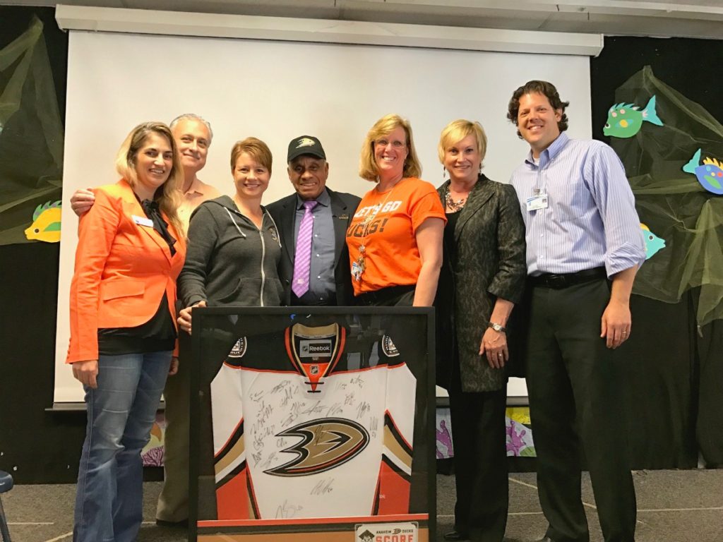 Staff members from Star View Elementary school pose with Willie O'Ree 