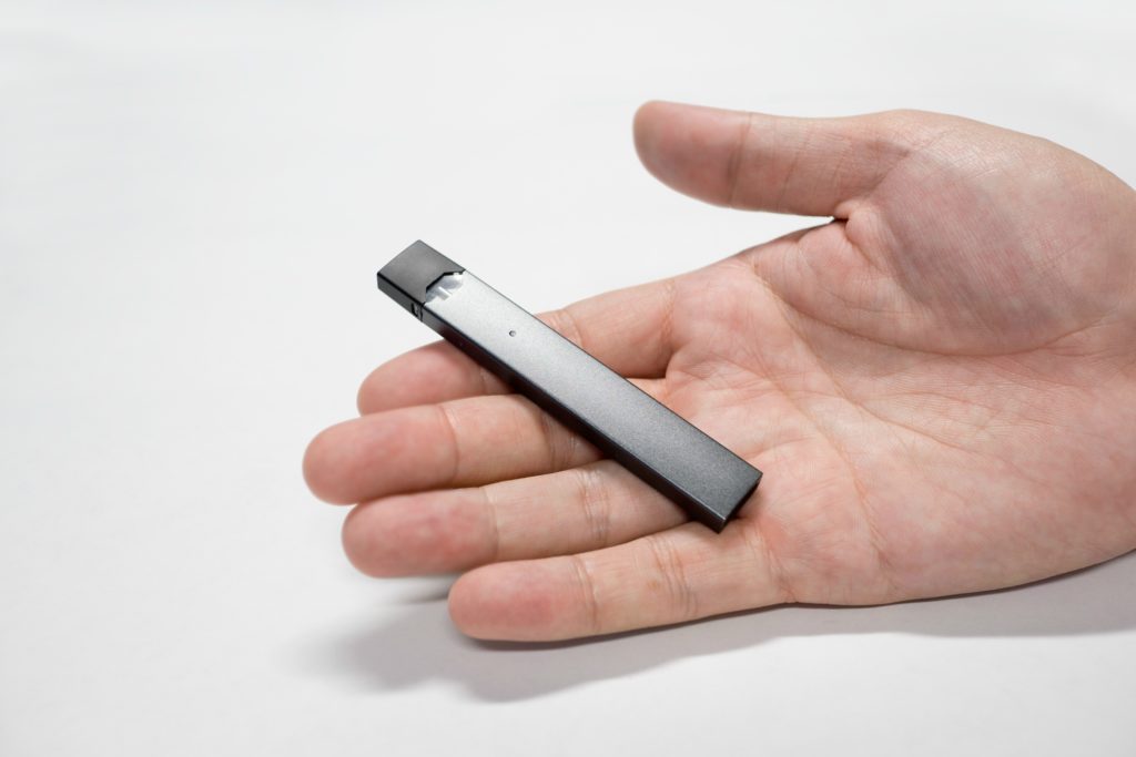 A vape device that looks like a flash drive