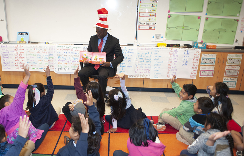 superintendent reading to students