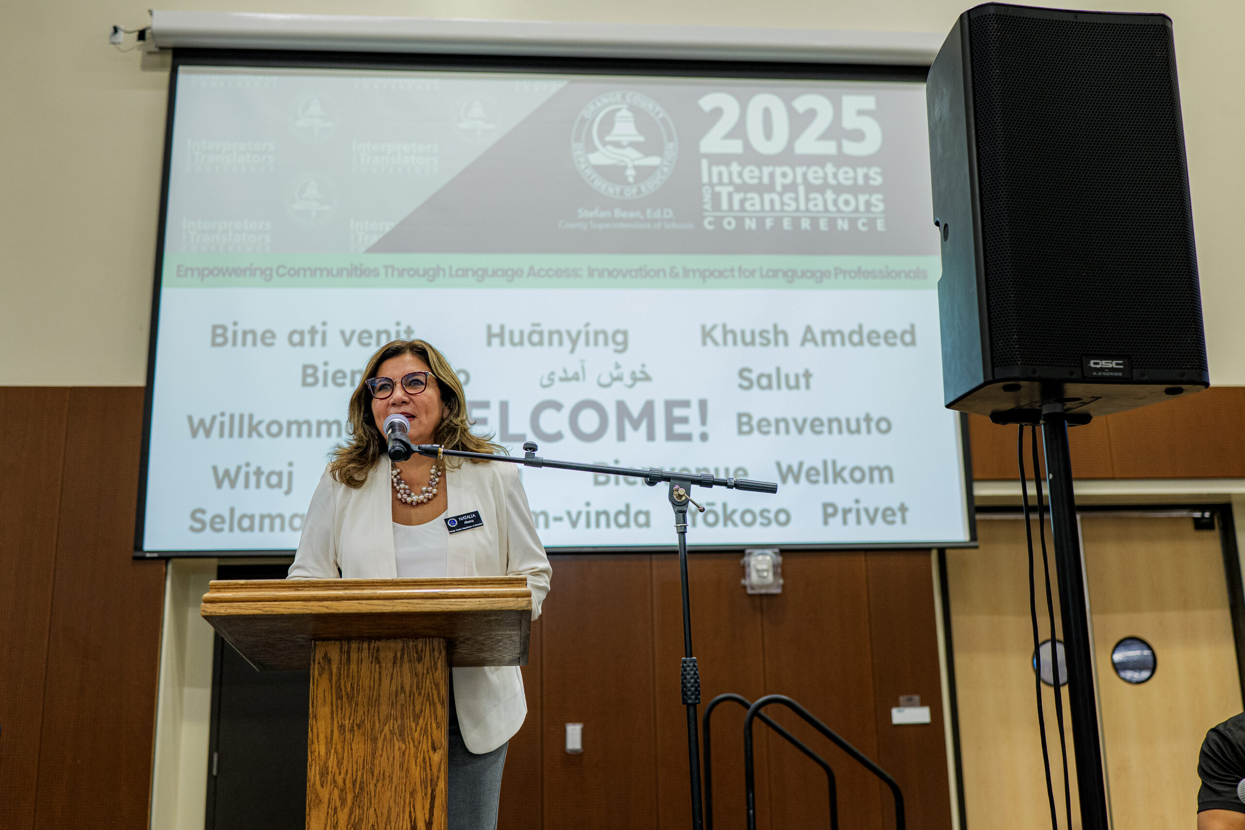 Natalia Abarca, coordinator of OCDE’s Language Services unit, welcomes guests to the 2025 Interpreters and Translators Conference.