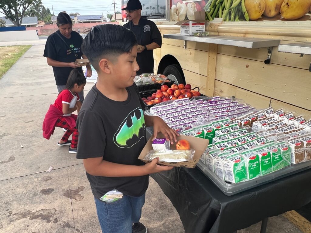 Student visits CESD food truck