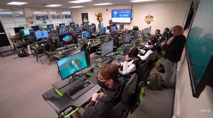 Students gaming
