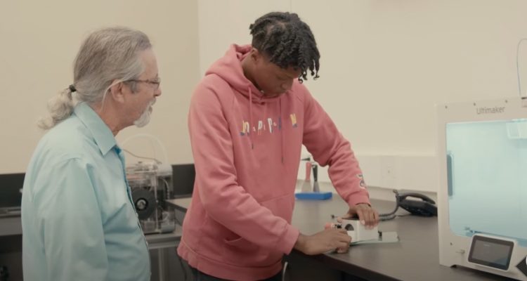 AUHSD iLab instructor and student