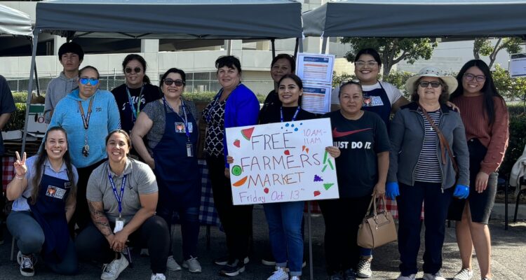 Argosy farmers market volunteers