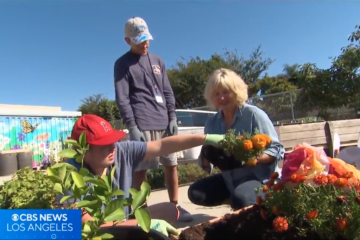 OCDE project liaison Marianne Taylor assists students in the Harbor Learning Center South campus garden. (Courtesy of CBS News)