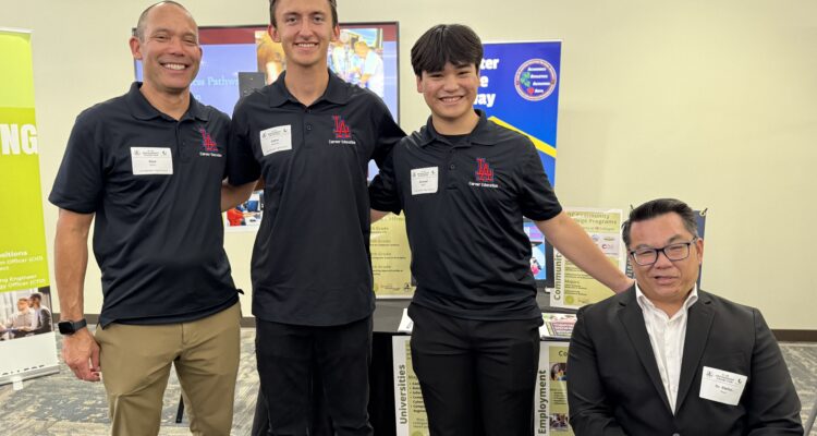 Orange County Superintendent of Schools Dr. Stefan Bean meets with students and staff from Los Alamitos Unified School District at the OC Pathways K-16 Collaborative Engagement Exhibition on Dec. 2. (Los Alamitos Unified School District)