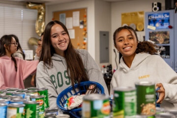 Sunny Hills High School students helped organize 93 baskets of Thanksgiving groceries to donate to local nonprofit Pathways for Hope at their food drive event. (Courtesy of Fullerton Joint Union High School District)
