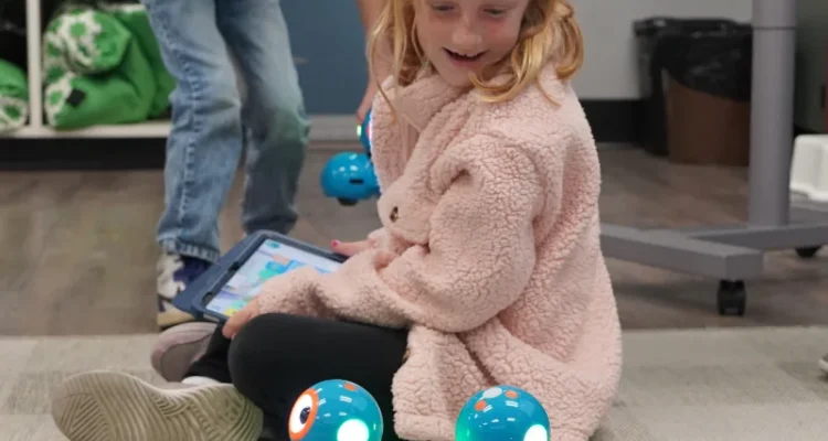 Lincoln Elementary School students explore new robotics challenges in the campus' Innovation Lab. (Courtesy of Newport-Mesa Unified School District)