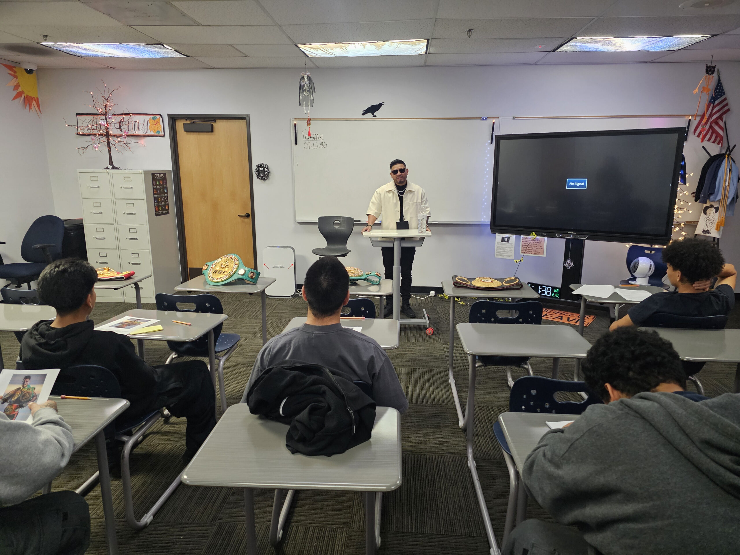 Abner Mares shares his story with students from OCDE's Youth Reporting Center North. 