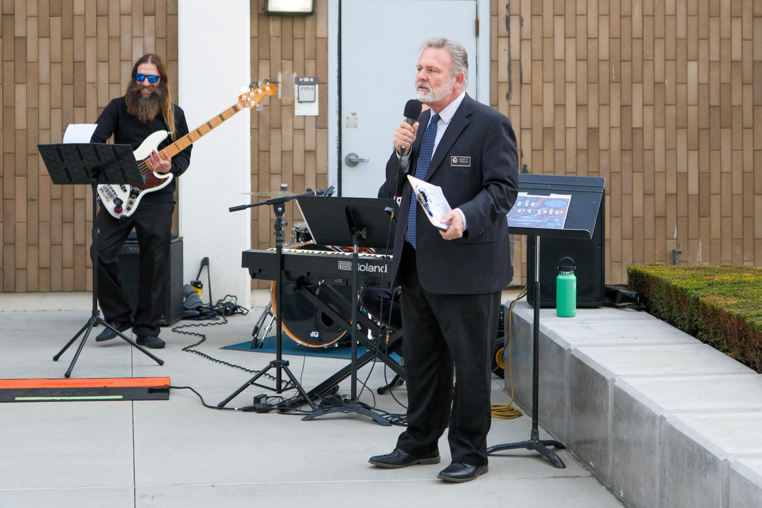 OCDE Visual and Performing Arts Coordinator Scott Fitzpatrick welcomes more than 650 students and educators to the third annual College and Career Pathways in the Arts event.