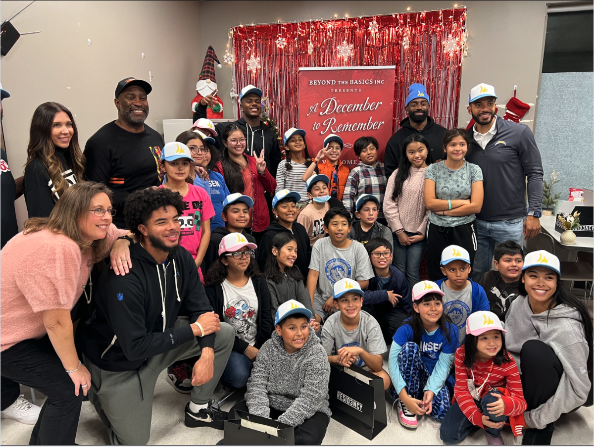 Jaylinn Hawkins with students from the Savanna School District 